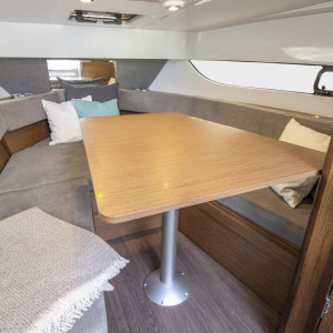 BENETEAU Flyer 9 SUNdeck à vendre