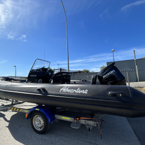 Semi rigide adventure vesta 610 à vendre